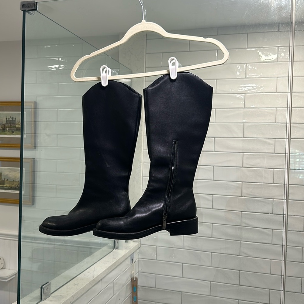 100% black leather boots, got them at a boutique.